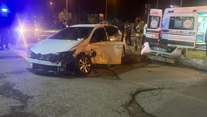 Pikap ile Otomobil Çarpıştı: Kaza Sonrası Korkunç Manzara
