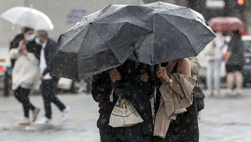 İstanbul'da Kışın Sert Yüzü Geri Dönüyoruz: Sağanak Yağış Bekleniyor