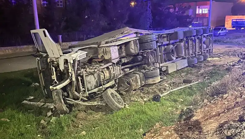 TIR Devrildi: Korkunç Kazada 6 Kişi Yaralandı!