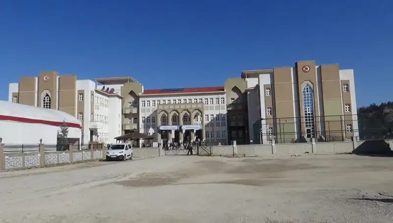 Ortaokulda Öğrenciye Şiddet İddiası: Ailelerin Tepkisi Büyüyor