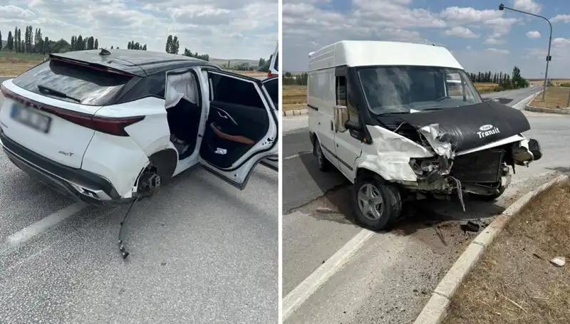 Çorum'da İki Araç Kafa Kafaya Çarpıştı: Yaralılar ve Kaza Detayları