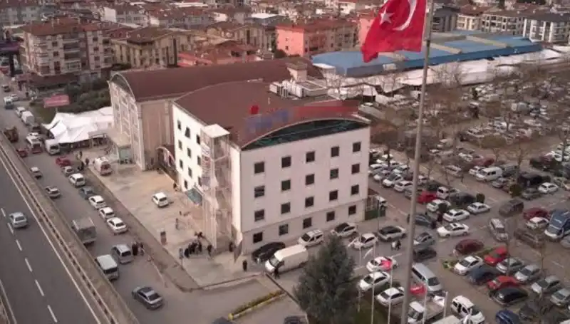 Deprem Mührüyle Güçlendirilen Özel Hastanede Şok İddia: Perde Betonları Kesildi!