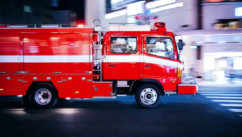 Tokyo'daki Bina Yangını: İki Yaralı ve Acil Müdahale Süreci