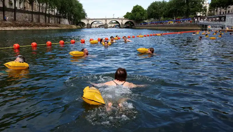 ** Paris’te Bir Devrim: Seine Nehri’nin Halkla Buluşması ve Tarihi An**