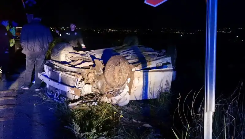 Otomobil Devrildi: Şarampole Yuvarlanan Aracın İçindeki Korkunç Kaza