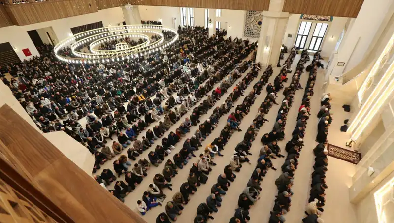 Cuma Namazı Saatleri 4 Nisan 2025: İstanbul, Ankara, İzmir ve Diğer İllerde Kılınacak Zamanlar