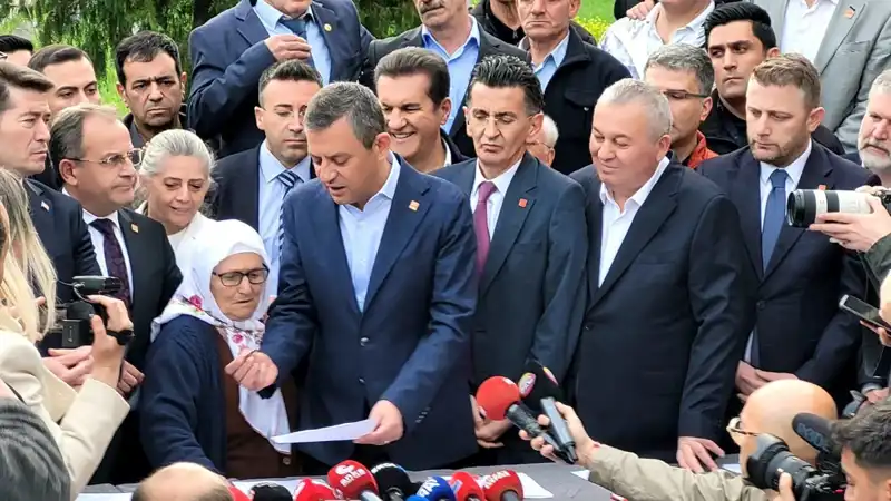 CHP, Ekrem İmamoğlu İçin Geniş Kitlelere Yayılan İmza Kampanyası Başlattı