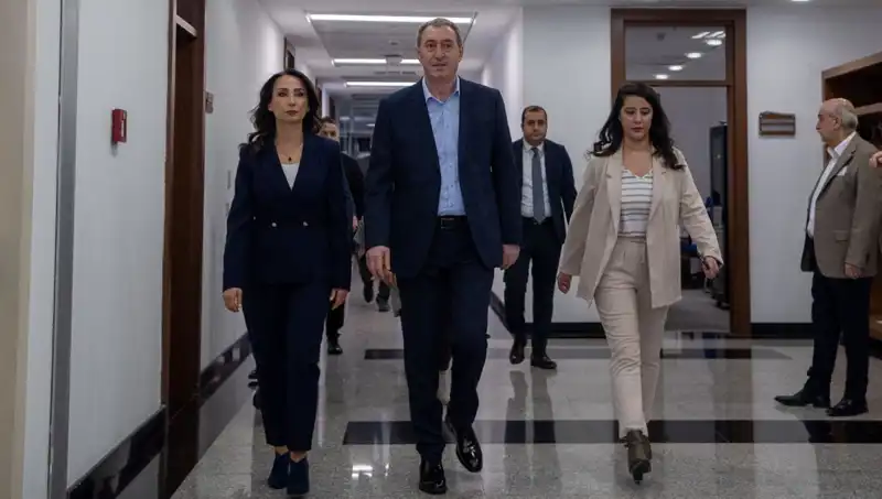 DEM Parti Heyeti, Siyasi Parti Turu ile Yeni İş Birliklerine Yelken Açıyor