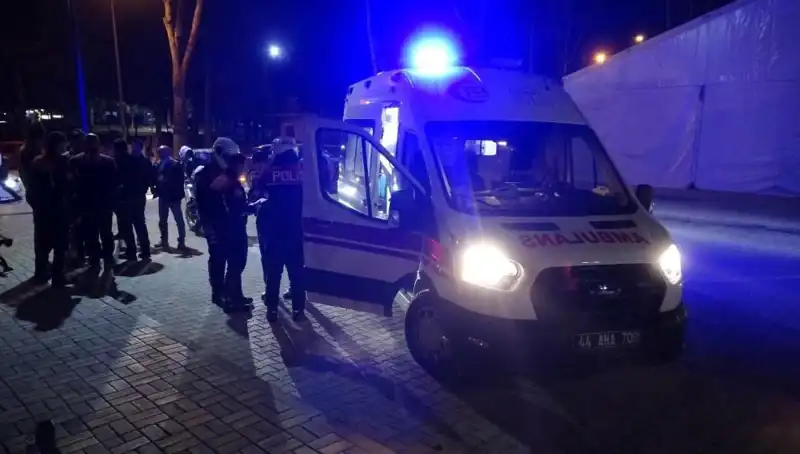 Parkta Silahlı Kavga: İki Grup Birbirine Girdi, İhbar Üzerine Polis Olay Yeriyle İlgili Ayrıntıları Araştırıyor