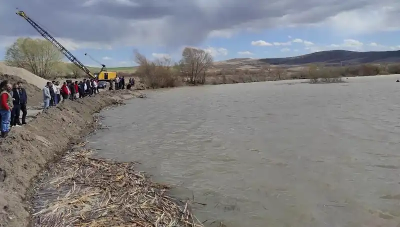Kızılırmak'ta 17 Yaşındaki Mehmet'in Kayboluşu: Arama Çalışmaları Devam Ediyor
