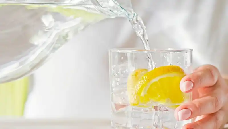 Limonlu Su Tüketmenin Vücudunuza Şaşırtıcı Etkileri: 8 Gerçeği Keşfedin