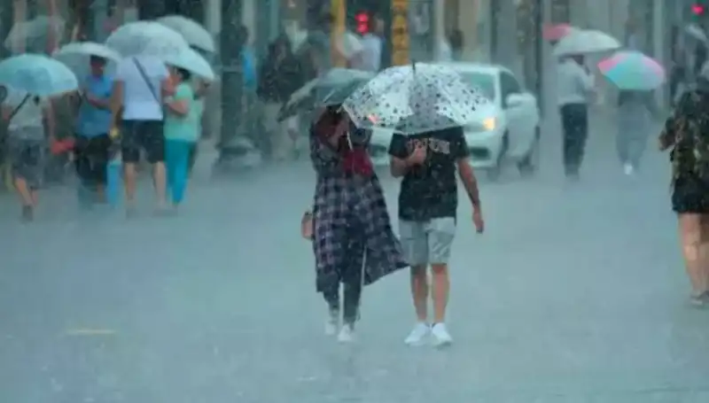 İstanbul'da Sağanak Yağış ve Yangın Bölgesinde Güçlü Rüzgar Uyarısı!