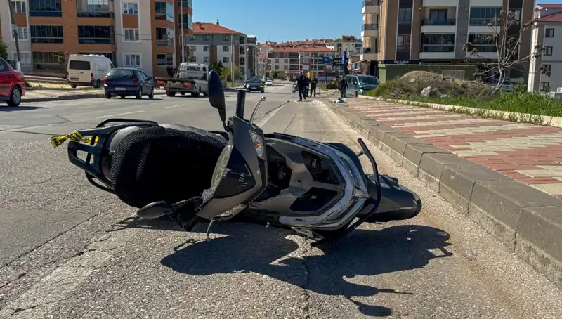 Uşak’ta Trajik Kaza: Hafif Ticari Araç ve Motosiklet Çarpıştı, 1 Kişi Hayatını Kaybetti