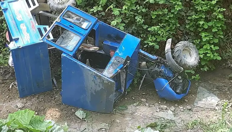 Kontrolden Çıkan Pat Pat Dereye Uçtu: 2 Kişi Yaralandı