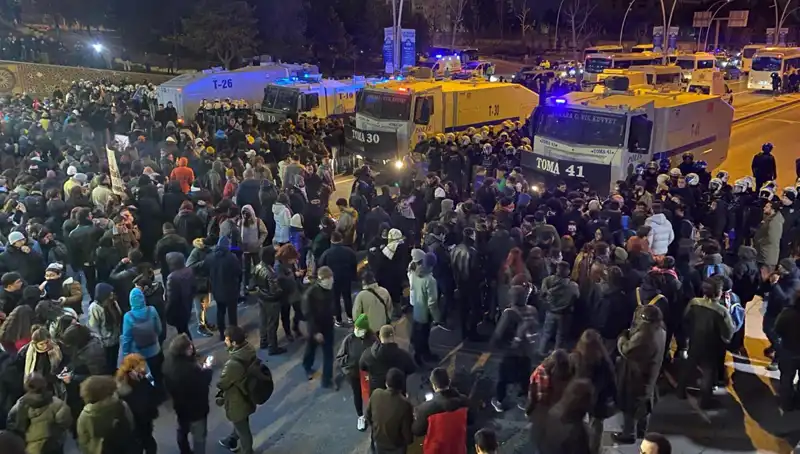 İstanbul ve Ankara'da Öğrenciler İmamoğlu İçin Ayakta: Gözaltılara ve Diploma İptallerine Tepki