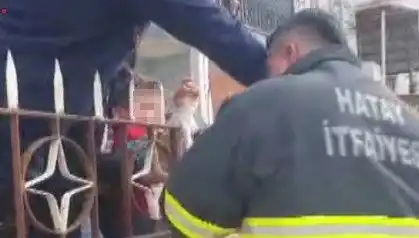 Hatay'da Çocuğun Koluna Saplanan Demir Korkuluk Şoku: Olayın Detayları