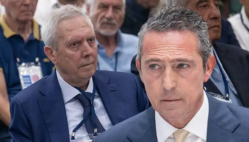 Fenerbahçe Divan Kurulu'nda Aziz Yıldırım'ın Adaylık Açıklaması Şok Yarattı