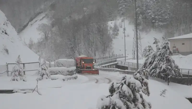 Bolu Dağı'nda Yılın İlk Karı Yağdı! Doğa Severler İçin Neler Sunuyor?