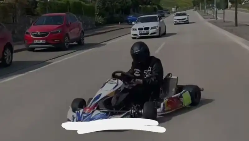 Go-Kart Sürücüsünün Tehlikeli Drift Gösterisi Yola Çıktı!