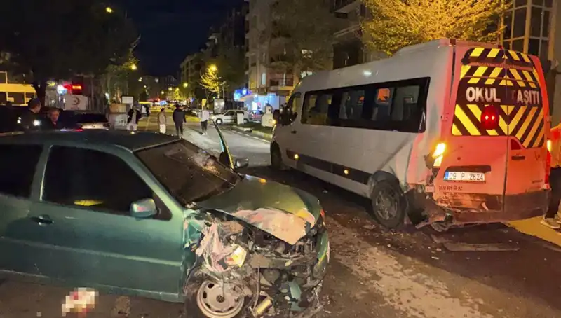 Otomobil Servis Minibüsüne Çarptı: Can Pazarı ve Yaralılar