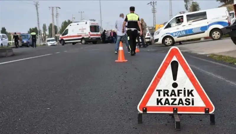 Antalya'da Devrilen Otomobil Kanala Uçtu: Yaralılar Durumu Ciddi mi?