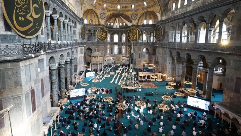 Ayasofya'nın Kapısını Kıran Sanığa Mahkemeden Hapis Cezası Verildi