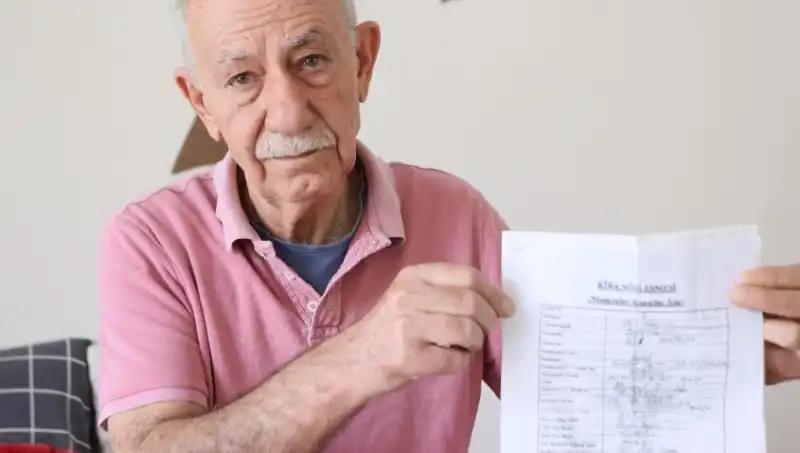 Dede ve Torunları, Evlerinden Tahliye Edilmemek İçin Sokaklarda Isyan Etti