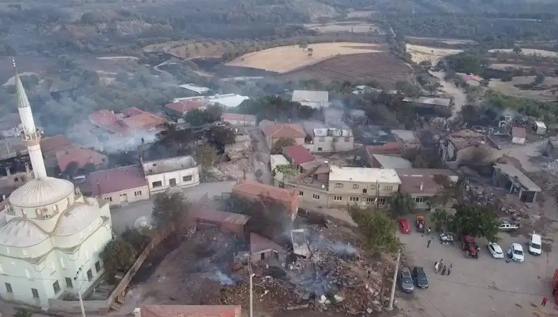 Çanakkale'deki Orman Yangını: Korkutan Görüntüler Hava Kuvvetleri ile Elden Geçirildi