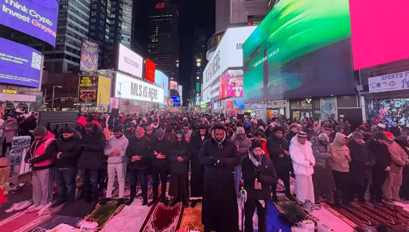 New York Times Meydanı’nda Teravih Namazı: Dualar İle Buluşan Kalpler